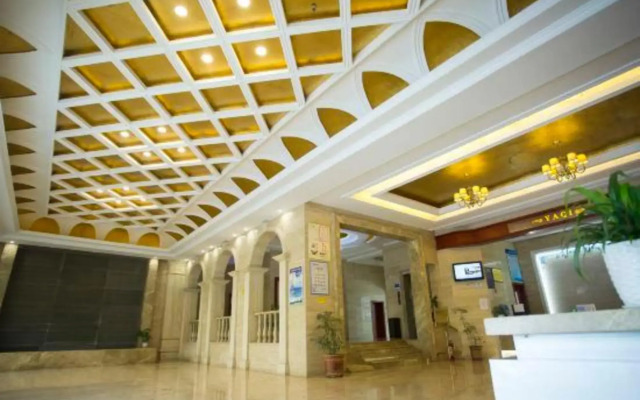 Yaqi Business Hotel (Hefei High-speed Rail South Station North Square)