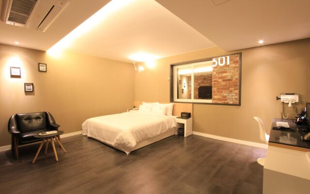 Couple Hotel