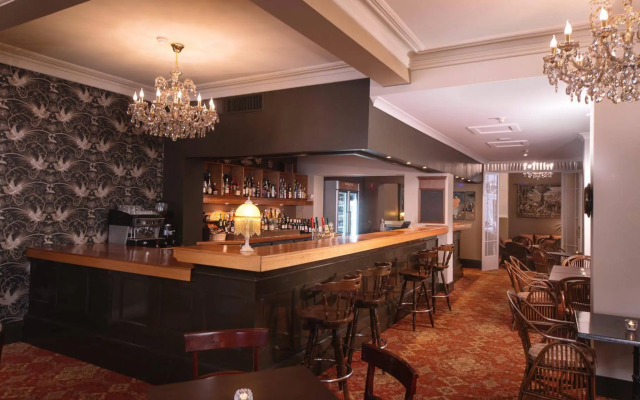Hadley's Orient Hotel