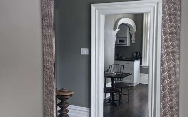 Stratford Suites - 66 Daly Ave