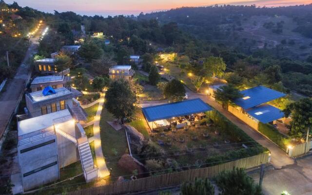 Twelve Oclock Resort
