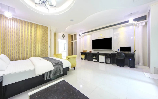 Renaissance Hotel