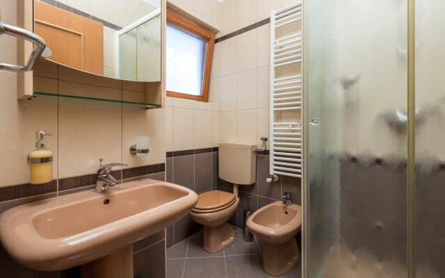 Amazing Home in Icici With Wifi and 2 Bedrooms