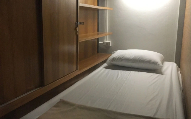 OYO 612 Hansa Hostel