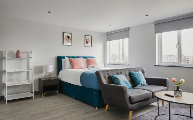 Reading Central Serviced Apartment by Viridian Apartments
