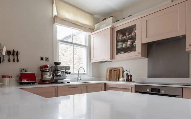 Brewster Gardens IV by Onefinestay