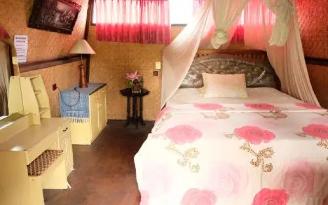 Kerti Beach Bungalow and Restaurant