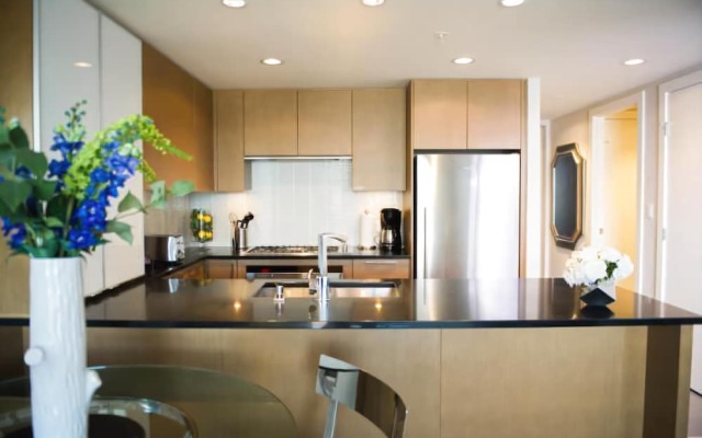 Executive Suites by Roseman - Luna