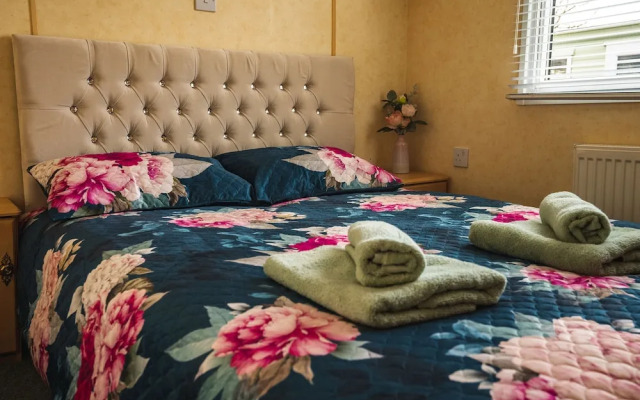 Lochlands 2BR Family Caravan - Pets - Play Park