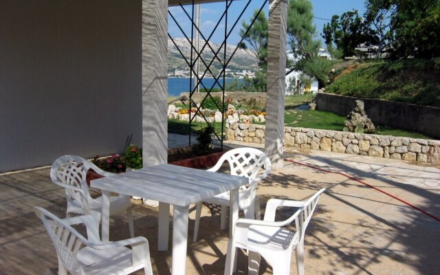 Scenic Apartment in Dalmatia With Lovely Garden