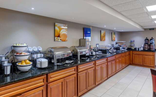 Comfort Inn & Suites Jackson - West Bend
