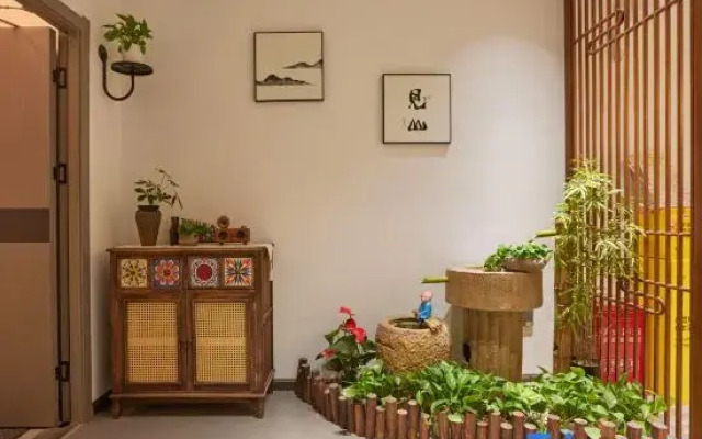 Qingshe Cityview Smart Hotel (Kunming Old Street Jiaosanqiao Subway Station)