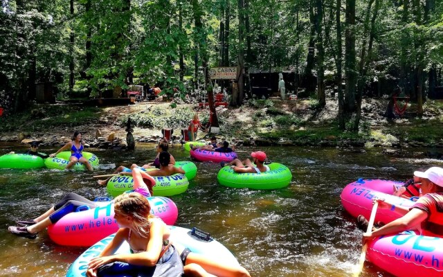 Bear Creek Lodge and Cabins in Helen Ga - Pet Friendly, River on Property, Walking Distance to downtown Helen