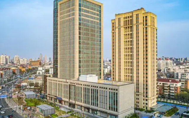 Rezen Dong Hotel (Tianjin Aoti Zhongxin Wangdingdi Subway Station)