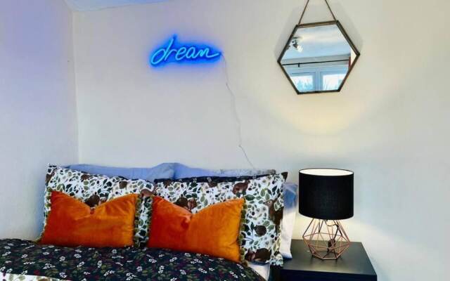 Big 3bed 2bath House Tropical Oasis Pet Friendly!