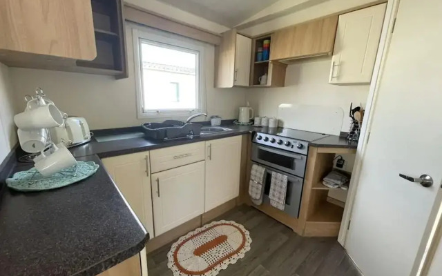 Great Caravan With Homely Feel in Clacton-on-sea
