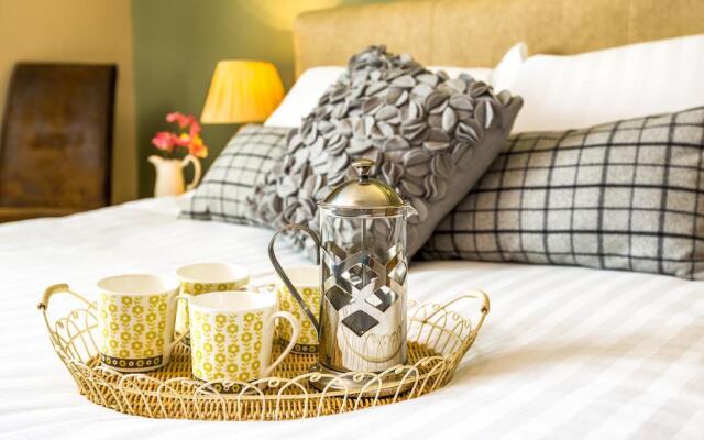 The Lounge Hotel and Bar