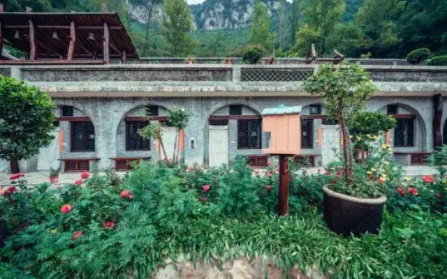 Mount Yunqiu Yaodong Courtyard