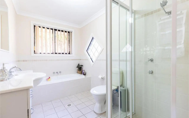 The Seahorse 3a Seahorse Close