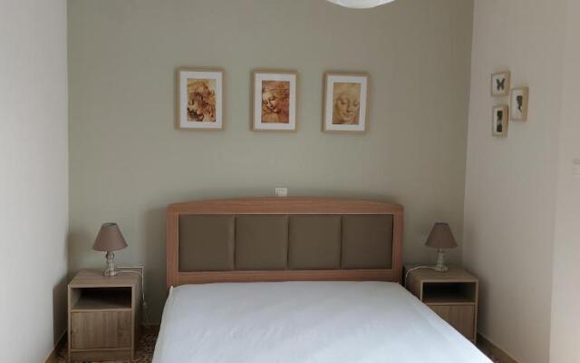 Airport Friendly House 4