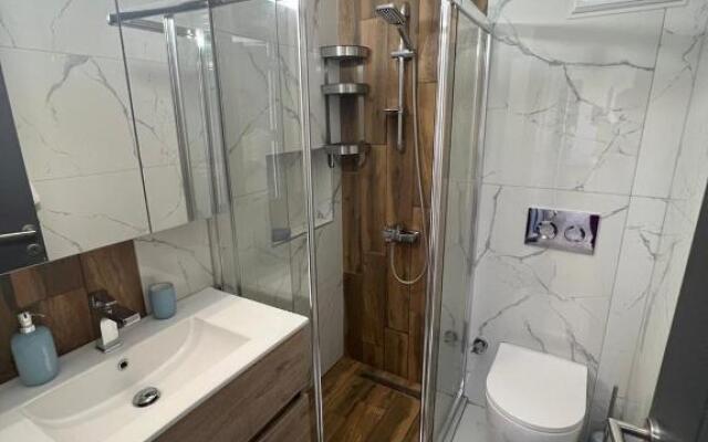 McKenzi Gold 2 bedrooms