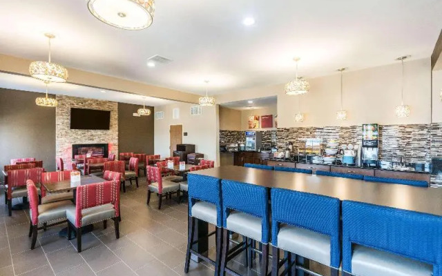 Comfort Inn and Suites North Aurora