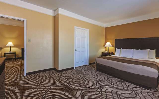 La Quinta Inn & Suites by Wyndham Angleton