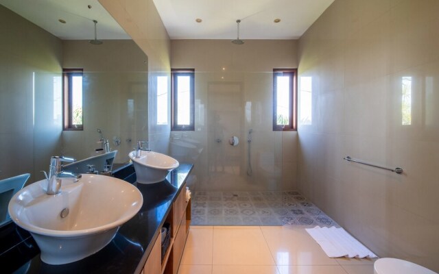 Peaceful Private Villa, 3 BR, Canggu With Staff