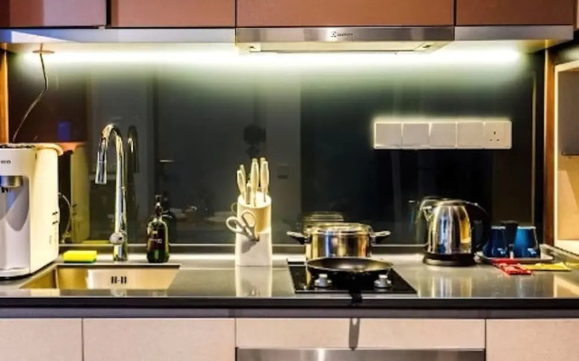 Scarletz Suites KLCC by Emily in Town