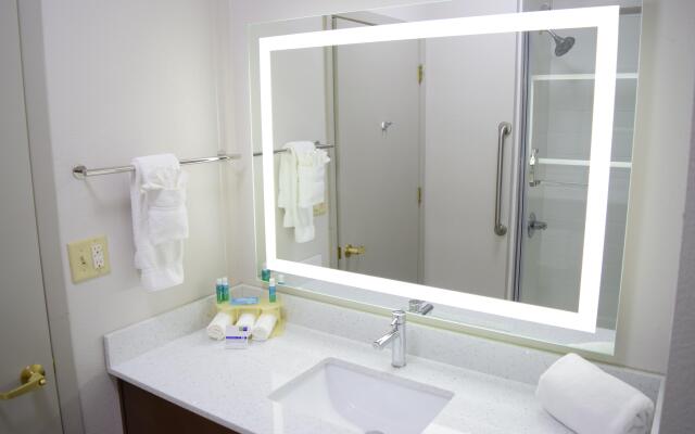 Holiday Inn Express Hotel & Suites West I 10 by IHG