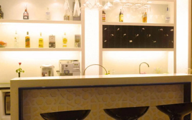 Rising Dragon Villa Hotel