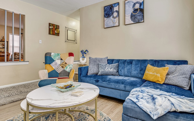 1 Mi to Butler! Family-friendly Indianapolis Home