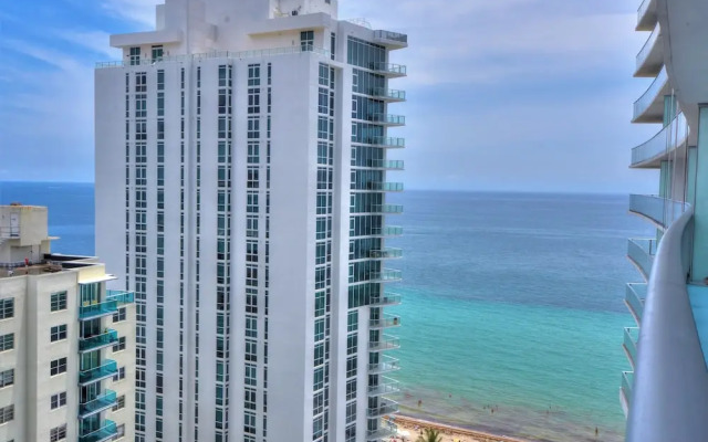 Lyfe Residence Building - Private apts over the beach
