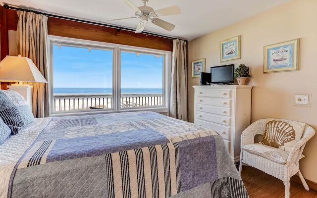 Oceanfront Pet Friendly Unit by RedAwning