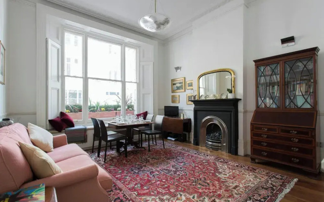 Clanricarde Gardens II by Onefinestay