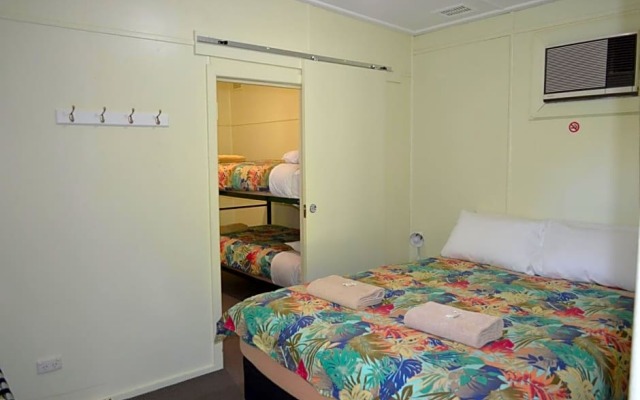 Bungalow Motel