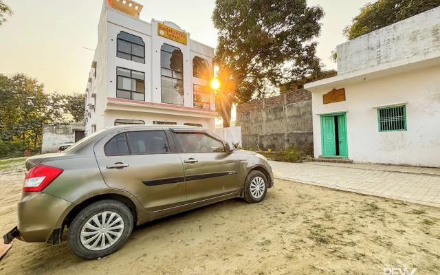 Raghuveer Sadan, Near Ram Mandir - 10 Min Walk
