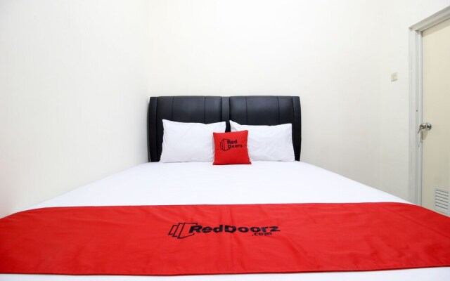 RedDoorz Plus near STIE YKPN 2