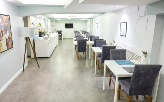 The Breeze Hotel