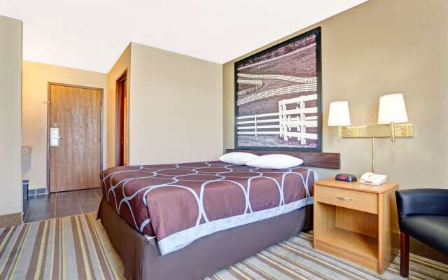 Super 8 by Wyndham Louisville Airport