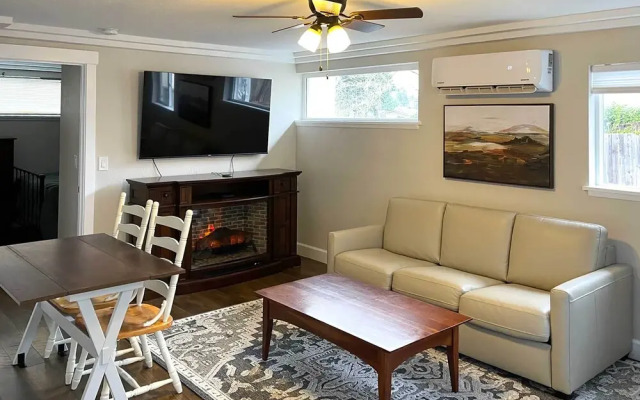 Well-appointed Milwaukie Home: Great Location