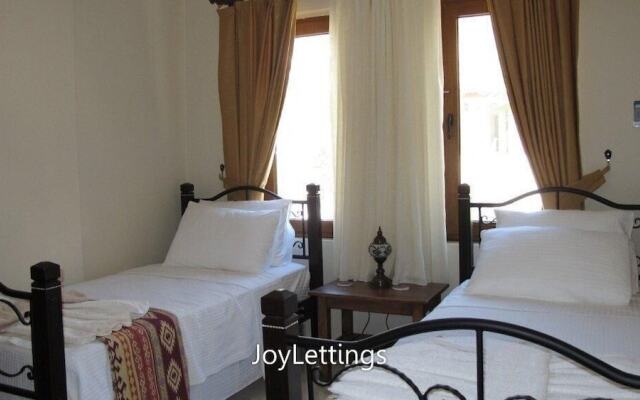 Villa FT11 by JoyLettings