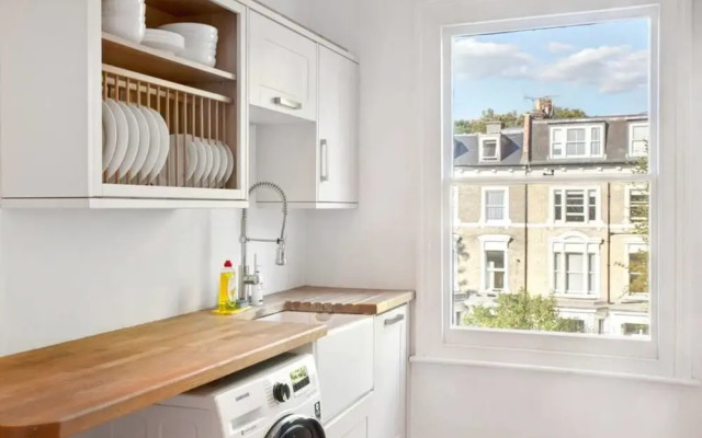 Elegant 2 Bed Apt in Kensington Olympia