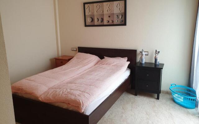 Calle Miguel Delibes 2