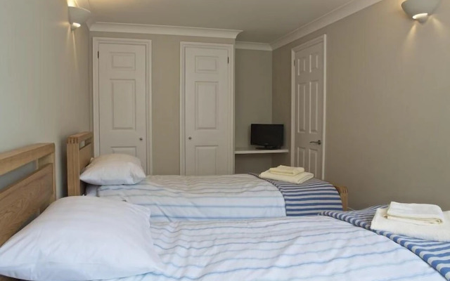 4 West Park Mews