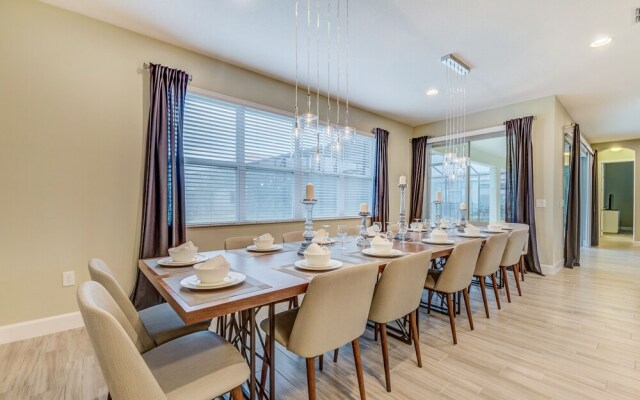 Solterra - 7004 Oak Wood Street