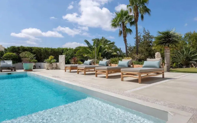 Impressive Holiday Home With Views