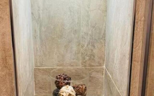 Lavish modern 1 bedroom Apt close to city centre