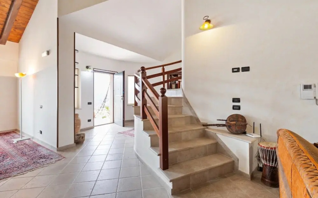Valley View Villa in San Mango D'aquino with Hot Tub