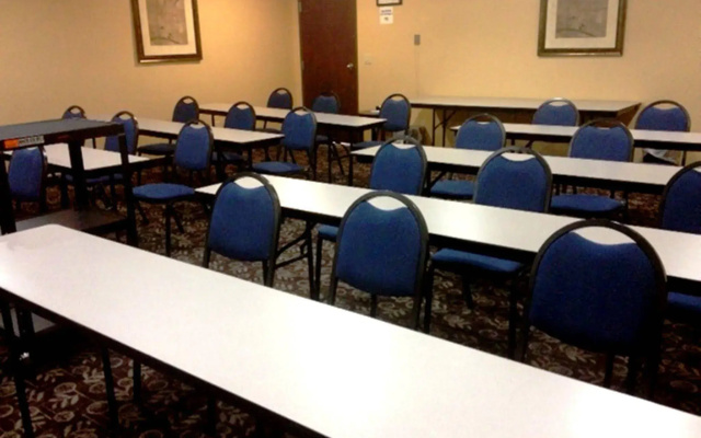 Holiday Inn Express & Suites Woodland Hills by IHG